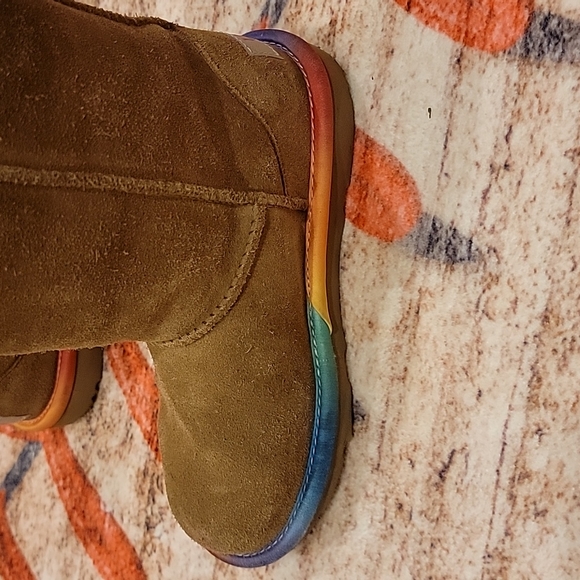 Girl Rainbow UGG boots - Picture 9 of 11